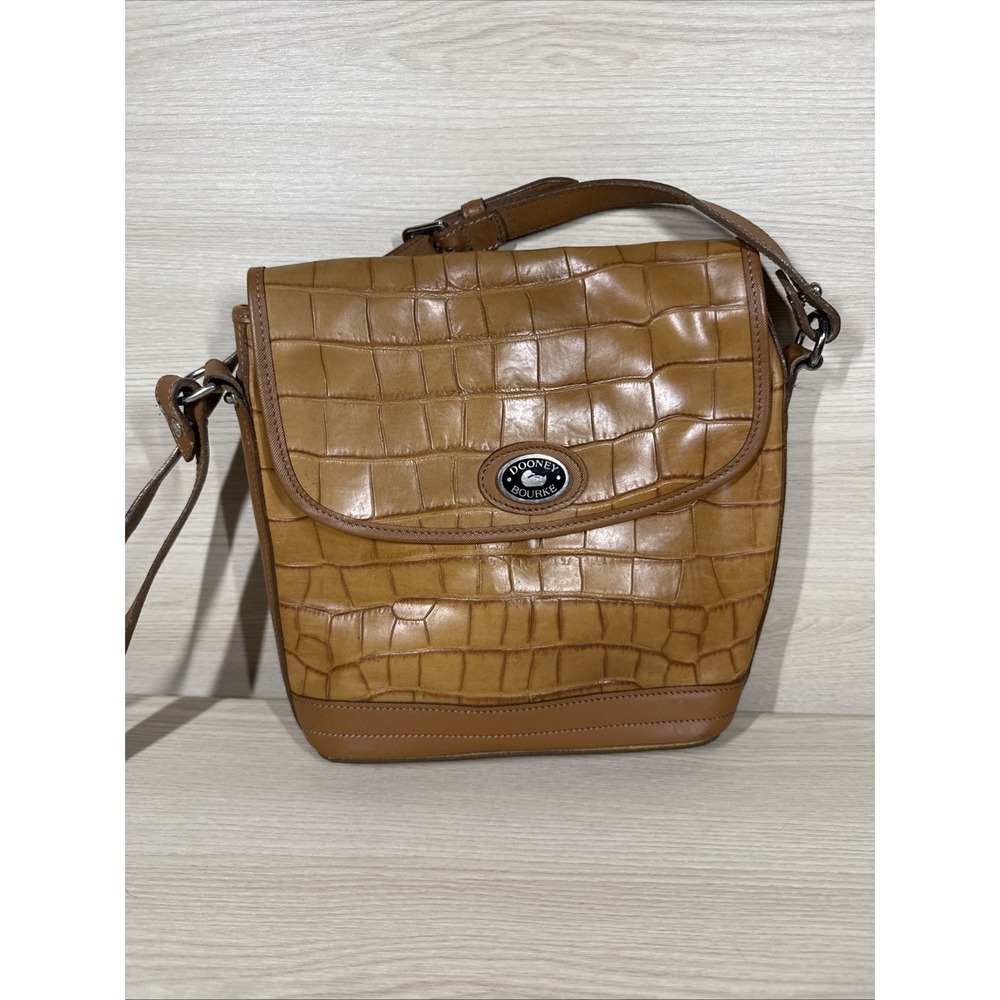 Vintage Dooney &‎ Bourke Bayou Alligator Embossed Leather Crossbody Bag